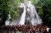 ஐந்தருவியில் ஆர்ப்பரிக்கும் தண்ணீர்
