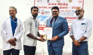 இளைஞர்கள், கல்லூரி மாணவர்கள் தொடர்ந்து இரத்த தானம் செய்ய வேண்டும்: ஆட்சியர் வேண்டுகோள்