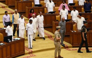 கேரள சட்டப்பேரவையில் வந்தே மாதரம் பாடாததால் சர்ச்சை: ஆளுநர் அதிருப்தி!