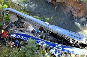 நேபாளத்தில் பேருந்து ஆற்றில் கவிழ்ந்து விபத்து: 17 பேர் பலி; 27 பேர் காயம்!