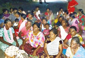 திருமண விழாவில் புகுந்து 6 பேருக்கு சரமாரி அரிவாள் வெட்டு - முகமூடி கும்பல் வெறிச்செயல்!