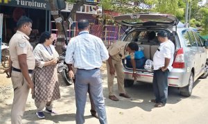 நெல்லையில் பறக்கும் படை சோதனைகள் தீவிரம்: தேர்தல் பார்வையாளர்கள் நேரில் ஆய்வு