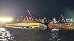 வியத்நாமில் படகு கவிழ்ந்து கோர விபத்து: தமிழர் உட்பட 15 இந்தியர்கள் பலி!